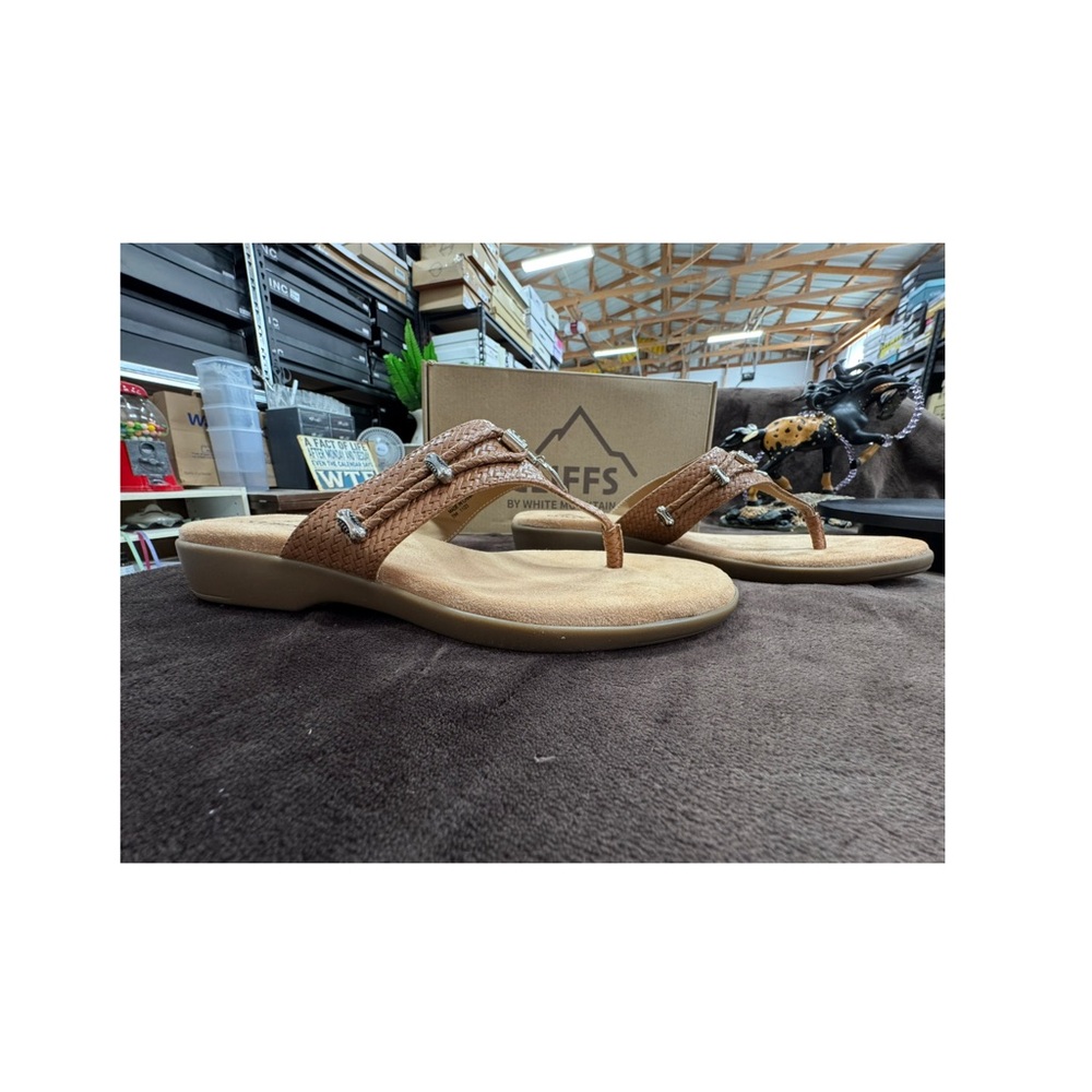 Clark’s women’s faux leather sandals size 11